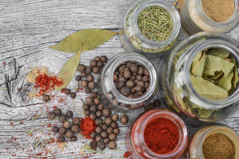 spices-2548653_1920_800_532